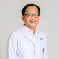 นพ. ธีรวุฒิ เถาว์ทิพย์